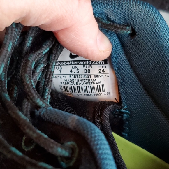 EUC Nike sneakers black suede size 7 - Picture 4 of 4